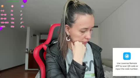 Snapshot of zoe_jeane_beker chatting on May 19, 6:47 pm ZOE online show from May 19, 6:47 pm