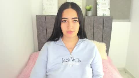 zoe_jones7 online show from February 19, 6:55 am