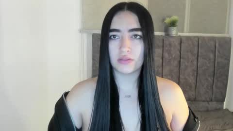 zoe_jones7 online show from November 10, 2:21 am