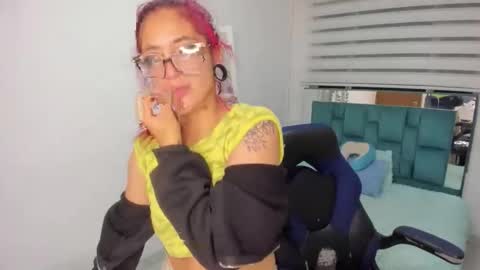 zoe_jonesx online show from April 10, 3:34 am