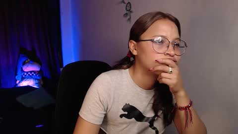 Snapshot of zoe_khall chatting on February 11, 3:55 am ZOE online show from February 11, 3:55 am