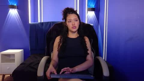 Snapshot of zoe_lara_34 chatting on March 21, 8:19 am zoe online show from March 21, 8:19 am