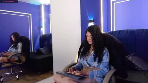 Snapshot of zoe_lara_34 chatting on March 23, 3:32 am zoe online show from March 23, 3:32 am