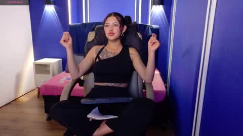 Snapshot of zoe_lara_34 chatting on March 26, 3:23 am zoe online show from March 26, 3:23 am