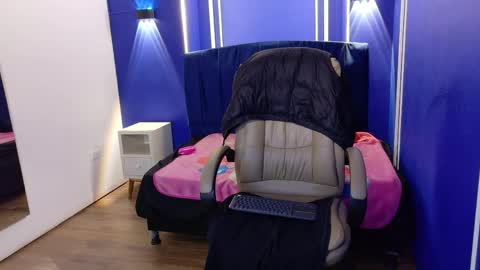 Snapshot of zoe_lara_34 chatting on March 27, 8:26 am zoe online show from March 27, 8:26 am