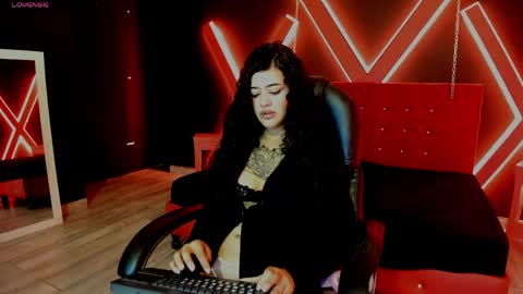 Snapshot of zoe_lara_34 chatting on April 6, 3:37 am zoe online show from April 6, 3:37 am