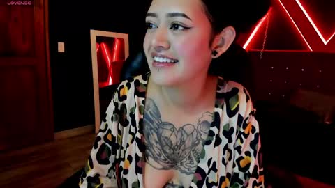 Snapshot of zoe_lara_34 chatting on April 16, 3:51 am zoe online show from April 16, 3:51 am