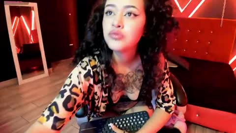 Snapshot of zoe_lara_34 chatting on April 21, 3:57 am zoe online show from April 21, 3:57 am