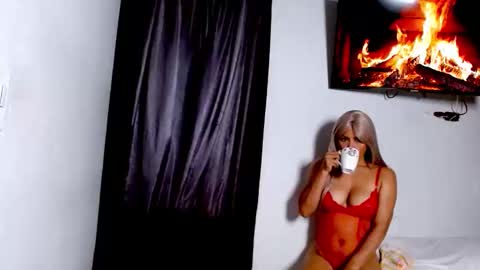 Snapshot of zoe_latin4 chatting on April 9, 9:58 am zoe_latin4 online show from April 9, 9:58 am
