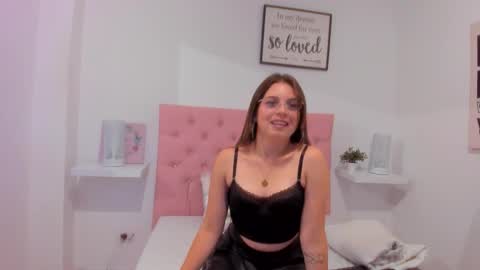 Snapshot of zoe_le chatting on September 22, 11:45 am Zoe online show from September 22, 11:45 am