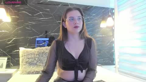 Zoe online show from January 7, 11:45 am