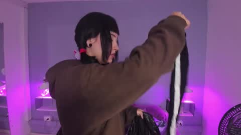 Zoe Lynch online show from September 30, 11:37 am