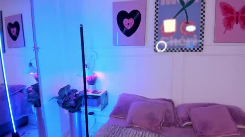 Zoe Lynch online show from February 13, 11:28 am