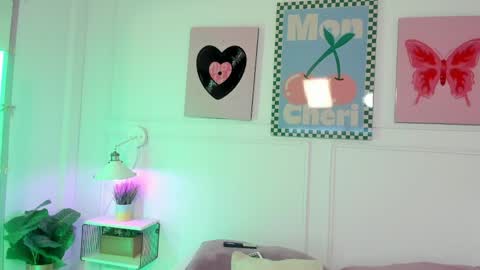 Zoe Lynch online show from March 19, 11:25 am