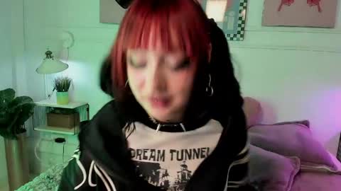 Zoe Lynch online show from May 11, 3:29 pm