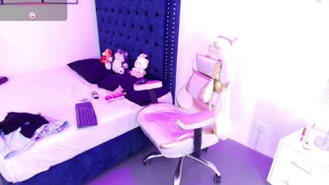 zoe  online show from May 16, 8:18 pm