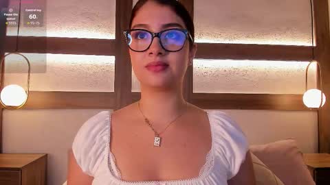 zoe_mhendez online show from November 24, 2:33 am