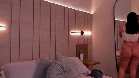 zoe_mhendez online show from January 13, 11:48 am