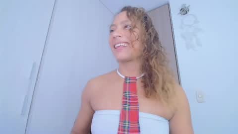 Snapshot of zoe_moon85 chatting on April 17, 10:35 pm zoe online show from April 17, 10:35 pm