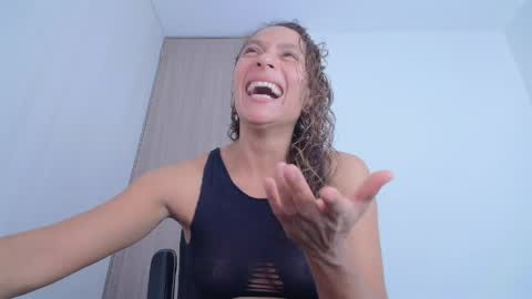 Snapshot of zoe_moon85 chatting on April 23, 8:44 pm zoe online show from April 23, 8:44 pm