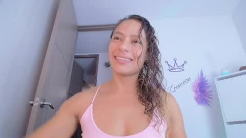 Snapshot of zoe_moon85 chatting on May 5, 10:40 pm zoe online show from May 5, 10:40 pm