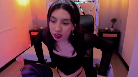 Snapshot of zoe_moreau chatting on February 18, 7:43 pm zoe_moreau online show from February 18, 7:43 pm