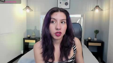 Snapshot of zoe_moreau chatting on March 2, 8:26 pm zoe_moreau online show from March 2, 8:26 pm