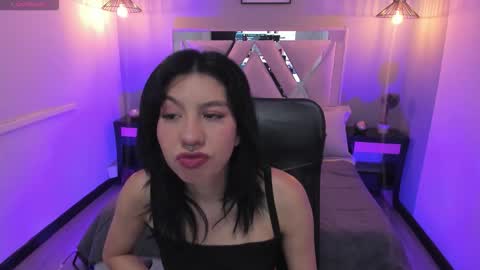 Snapshot of zoe_moreau chatting on March 23, 11:58 am zoe_moreau online show from March 23, 11:58 am