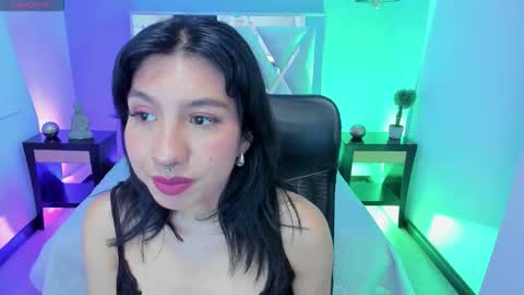 Snapshot of zoe_moreau chatting on March 24, 7:30 pm zoe_moreau online show from March 24, 7:30 pm