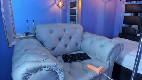 Zoe online show from September 23, 8:45 pm