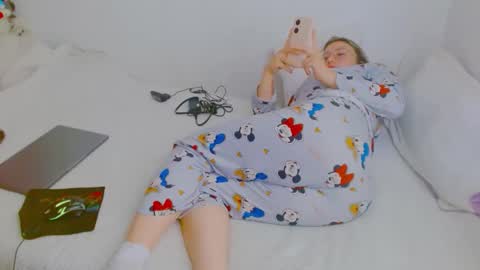 ZOE online show from February 7, 4:43 pm