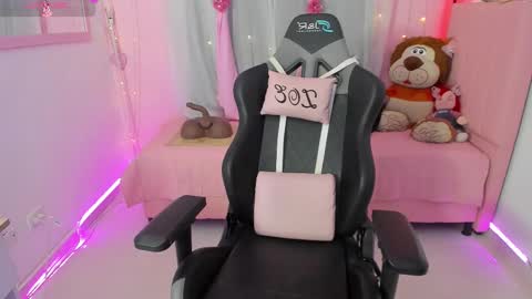 zoe_sullivan_ online show from September 29, 10:20 am