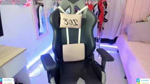 zoe_sullivan_ online show from February 11, 9:14 am