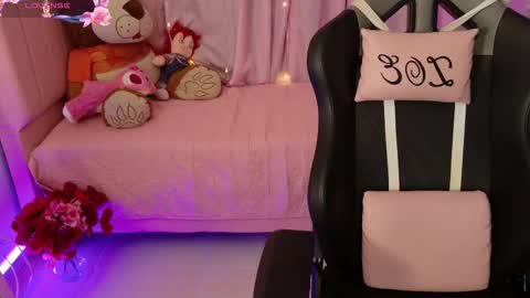 zoe_sullivan_ online show from March 19, 9:13 am