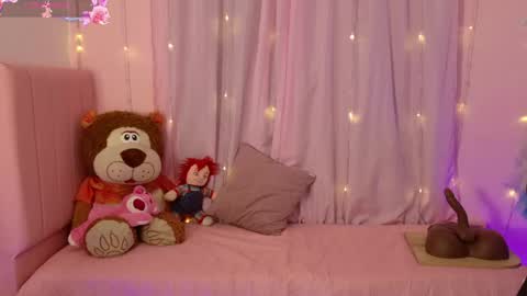 zoe_sullivan_ online show from May 4, 9:05 am