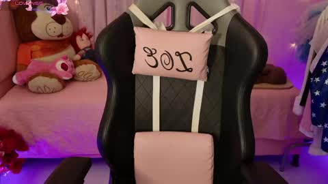 zoe_sullivan_ online show from May 9, 9:25 am