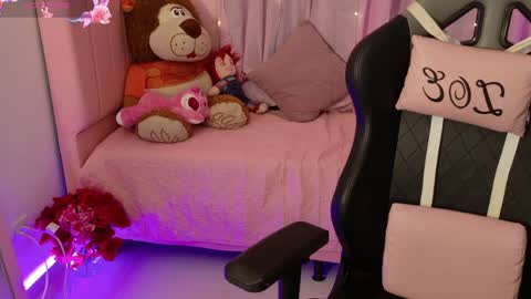 zoe_sullivan_ online show from May 11, 9:15 am