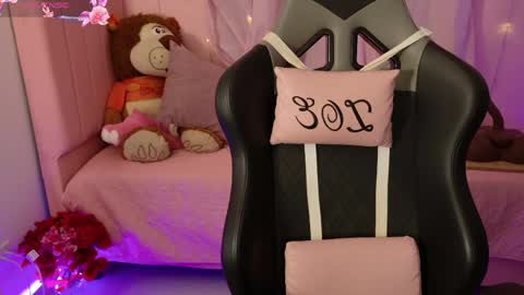 zoe_sullivan_ online show from May 14, 9:16 am