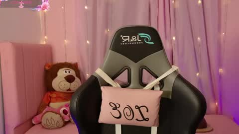 zoe_sullivan_ online show from May 15, 9:16 am