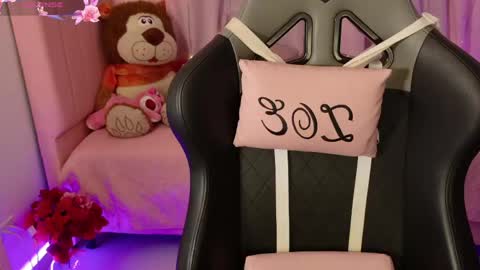 zoe_sullivan_ online show from May 16, 9:28 am