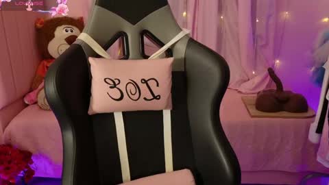 zoe_sullivan_ online show from May 17, 9:17 am