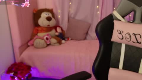 zoe_sullivan_ online show from May 18, 9:04 am