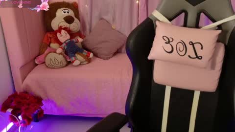 zoe_sullivan_ online show from May 20, 9:15 am