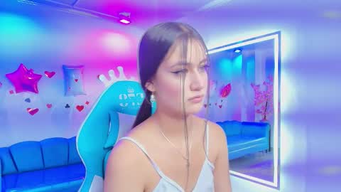 Snapshot of zoe_swan chatting on February 20, 11:43 am Zoe online show from February 20, 11:43 am