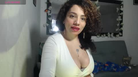 zoe tai online show from October 19, 1:34 pm