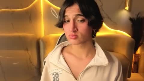 Zoe online show from December 2, 8:04 pm