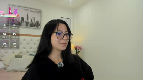 Snapshot of zoe_xra chatting on May 2, 7:52 pm Zoe online show from May 2, 7:52 pm