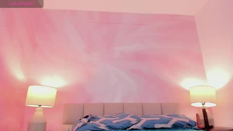 Snapshot of zoeblanc chatting on March 31, 11:32 am zoeblanc online show from March 31, 11:32 am