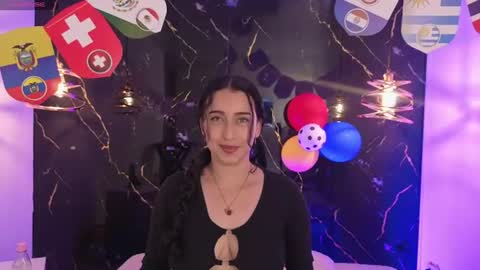 zoee online show from July 10, 11:35 am