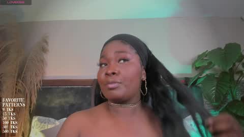 Snapshot of zoee_23 chatting on April 1, 10:49 am Zoe online show from April 1, 10:49 am